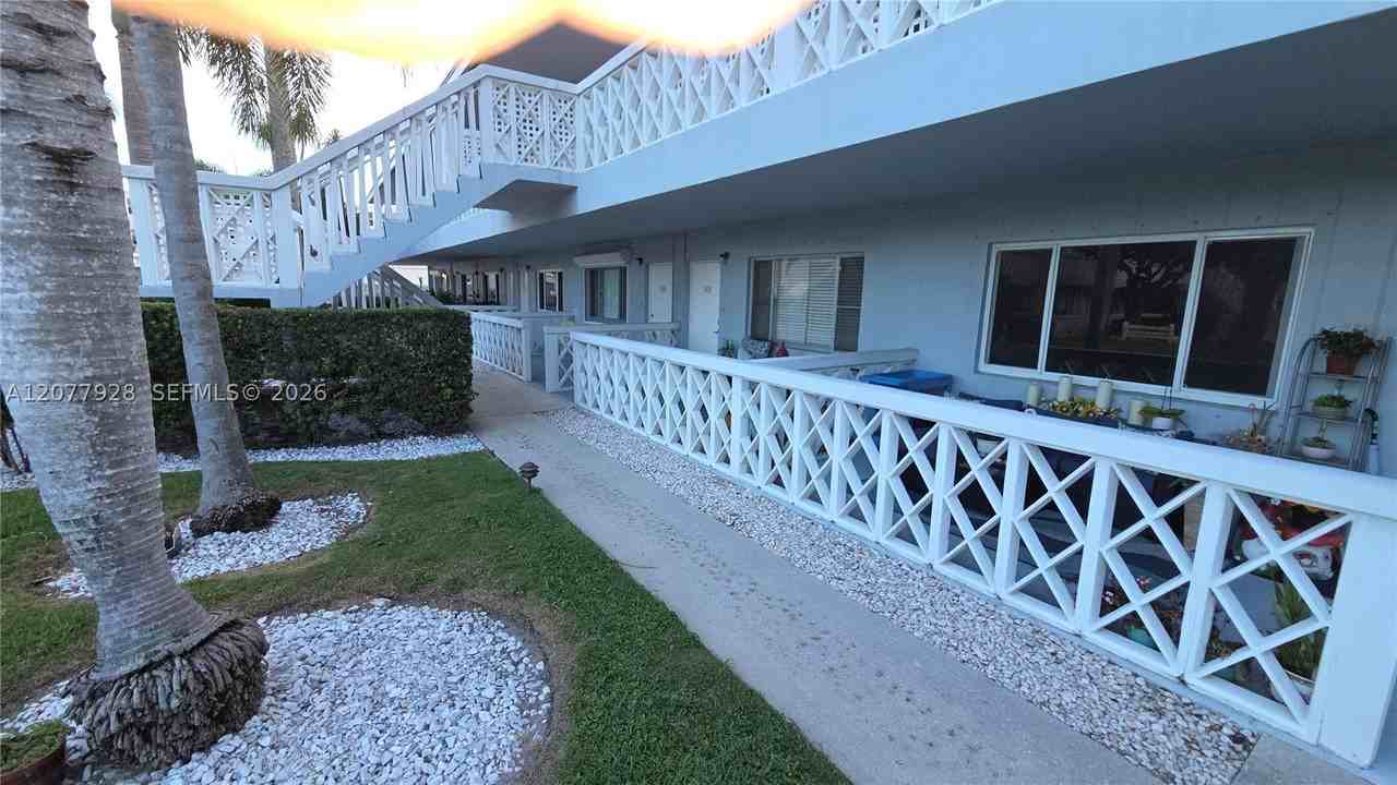 2170 Ne 51st Ct #B3 - Photo 3 of 10