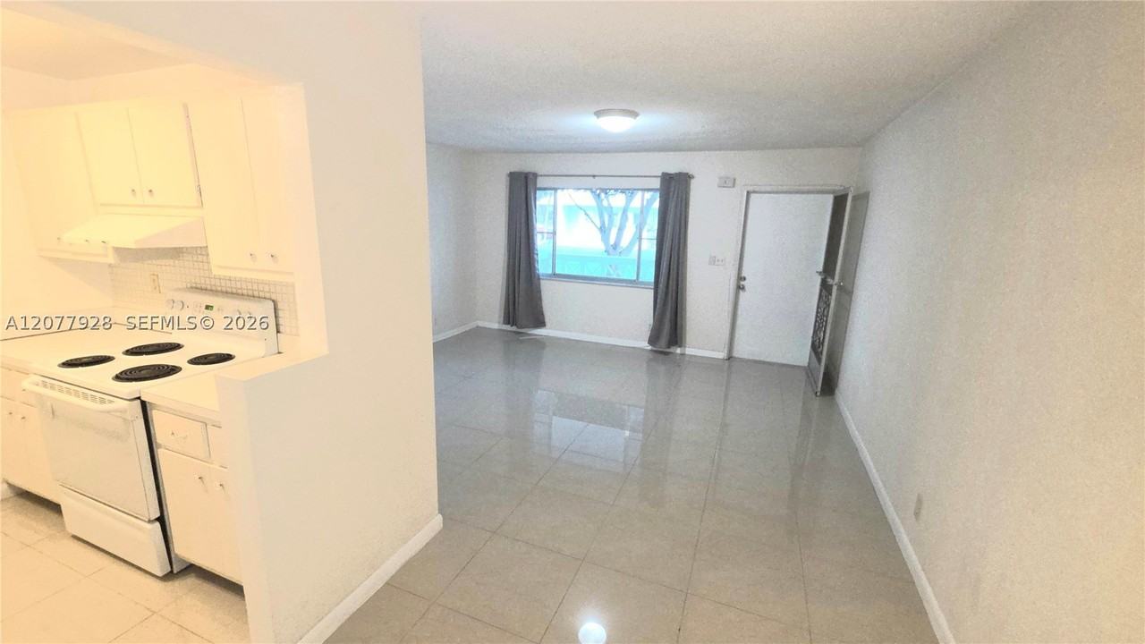 2170 Ne 51st Ct #B3 - Photo 5 of 10
