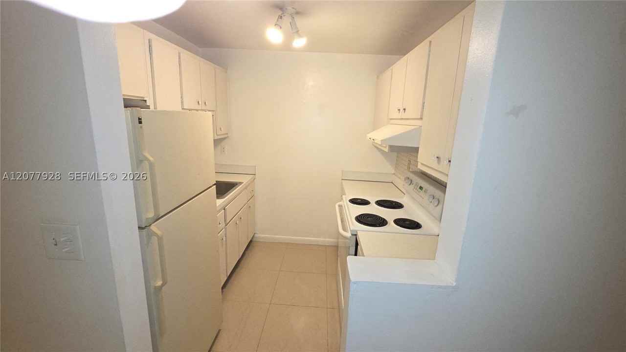 2170 Ne 51st Ct #B3 - Photo 6 of 10