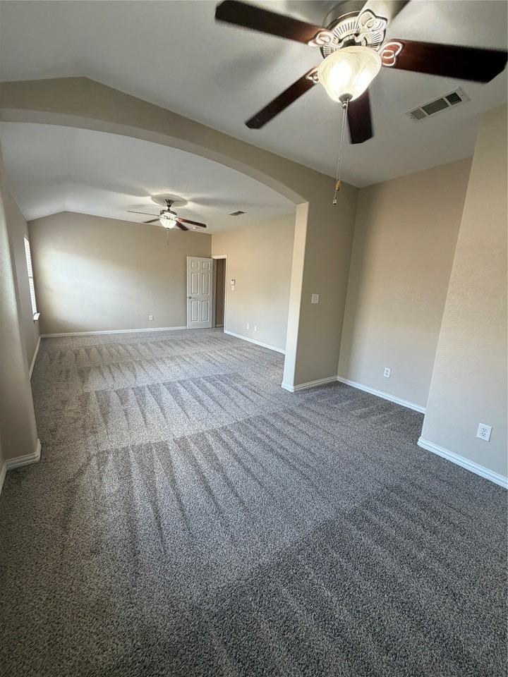 4401 Willow Wood Rd - Photo 4 of 18