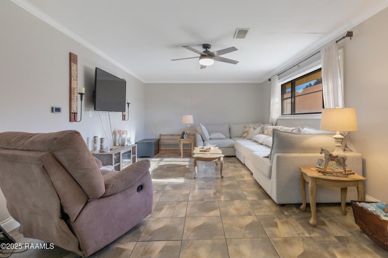104 Johnson St - Photo 5 of 18
