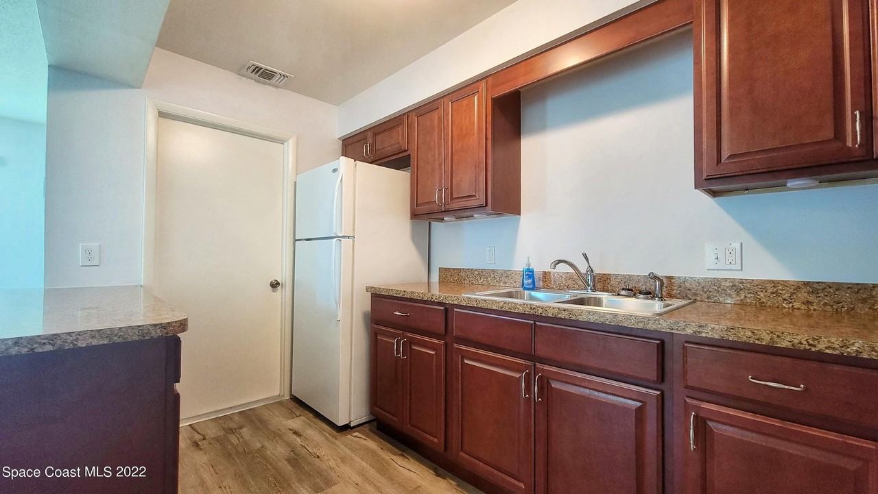 1354 Westover St #101 - Photo 5 of 22