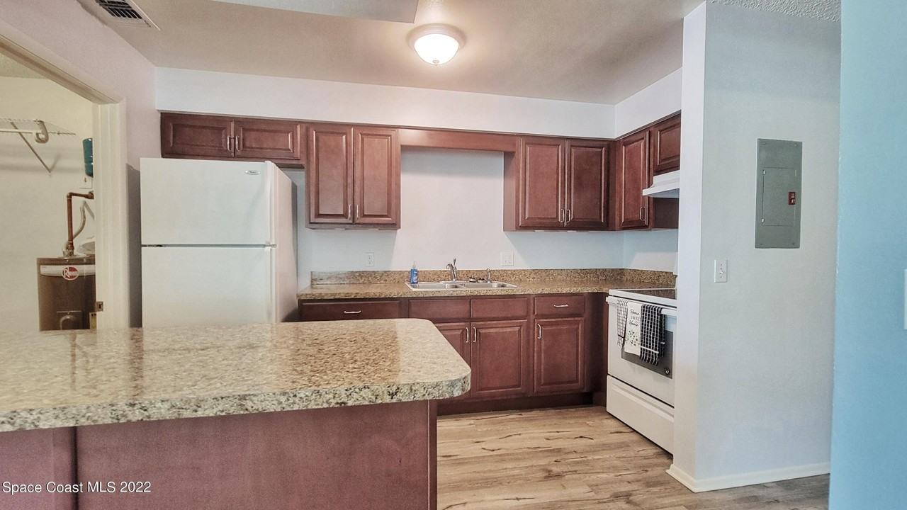 1354 Westover St #101 - Photo 6 of 22