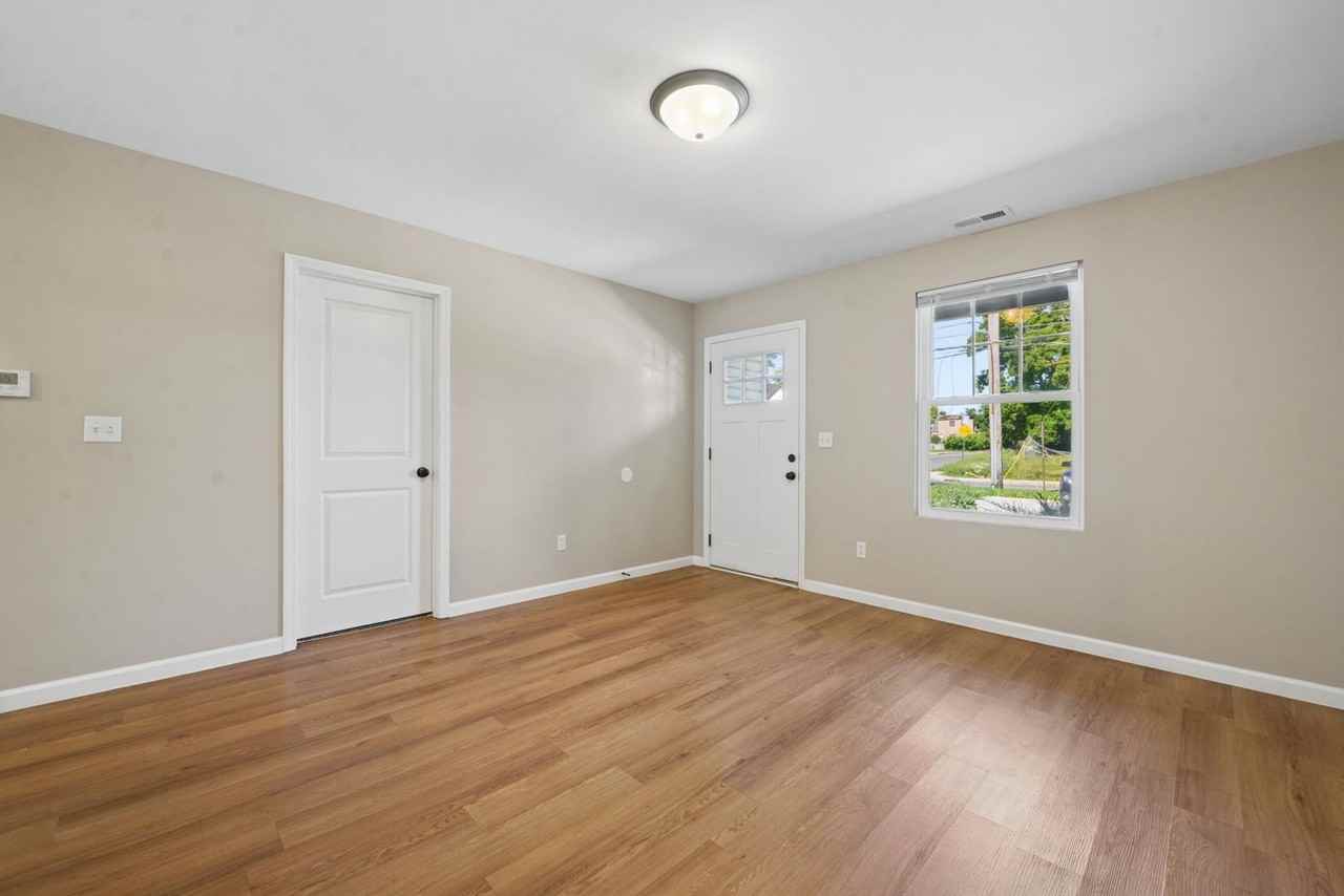 1282 Lockbourne Rd #B - Photo 2 of 17