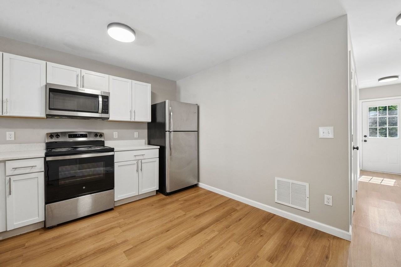 1282 Lockbourne Rd #B - Photo 3 of 17