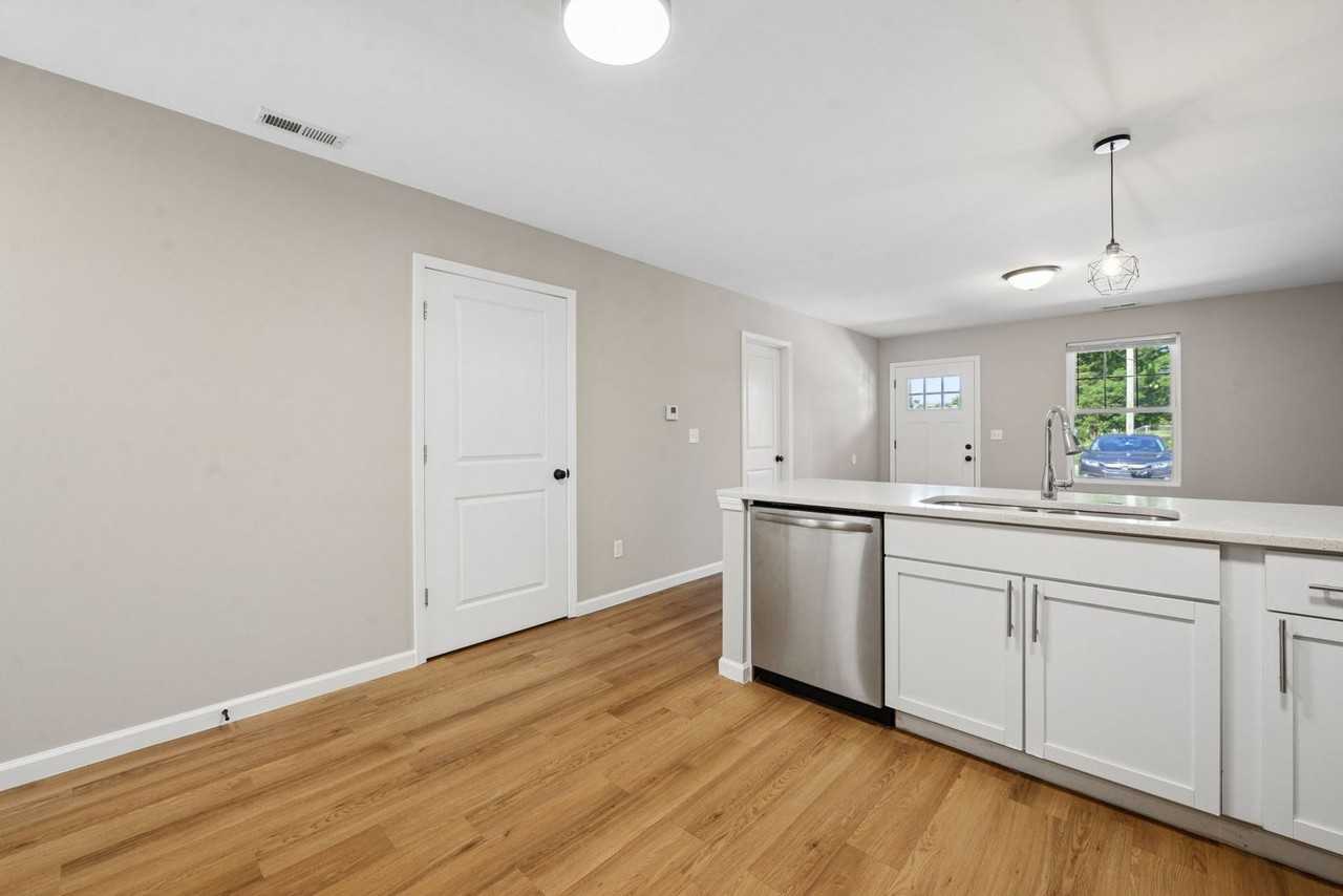 1282 Lockbourne Rd #B - Photo 4 of 17