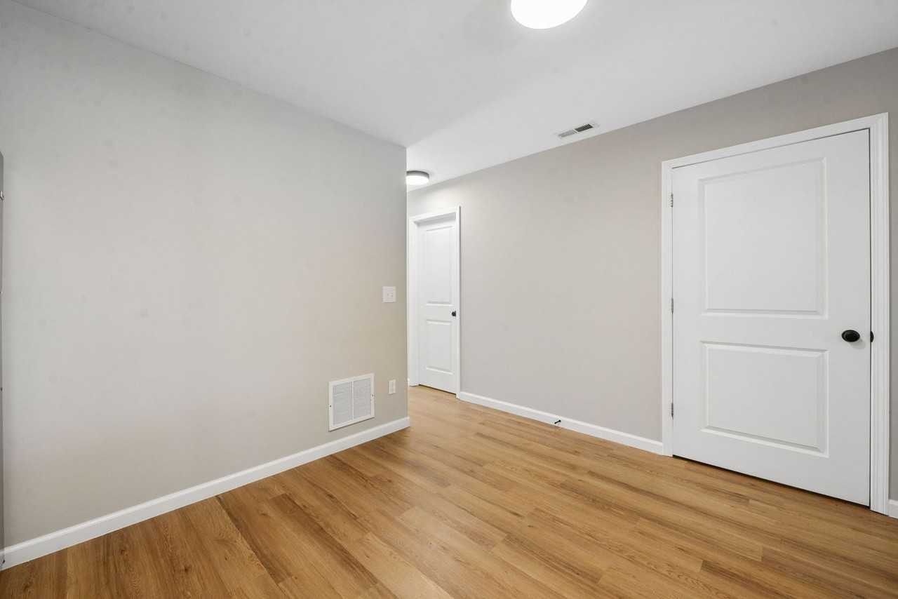 1282 Lockbourne Rd #B - Photo 5 of 17