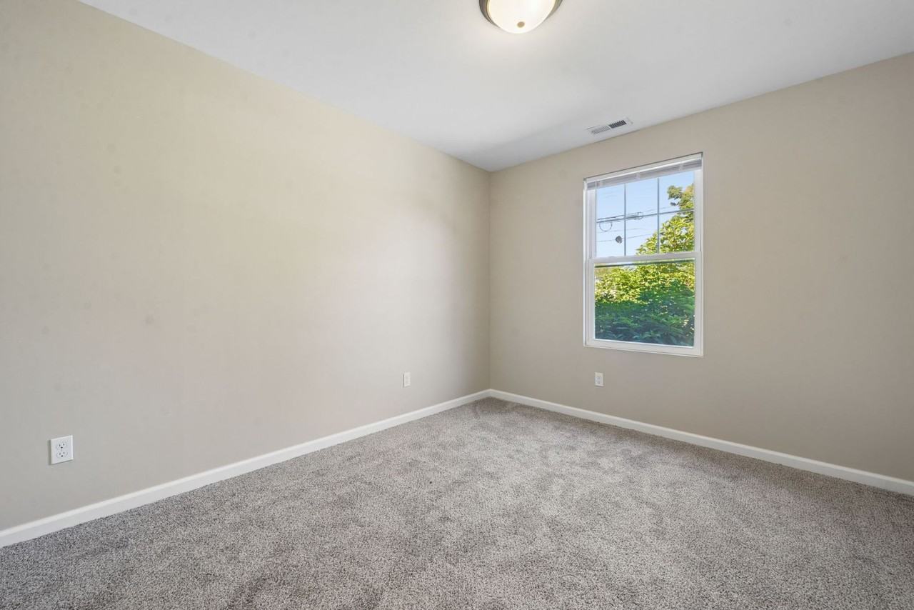 1282 Lockbourne Rd #B - Photo 6 of 17