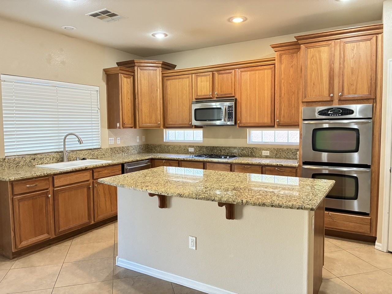 940 Encorvado St #1 - Photo 7 of 31