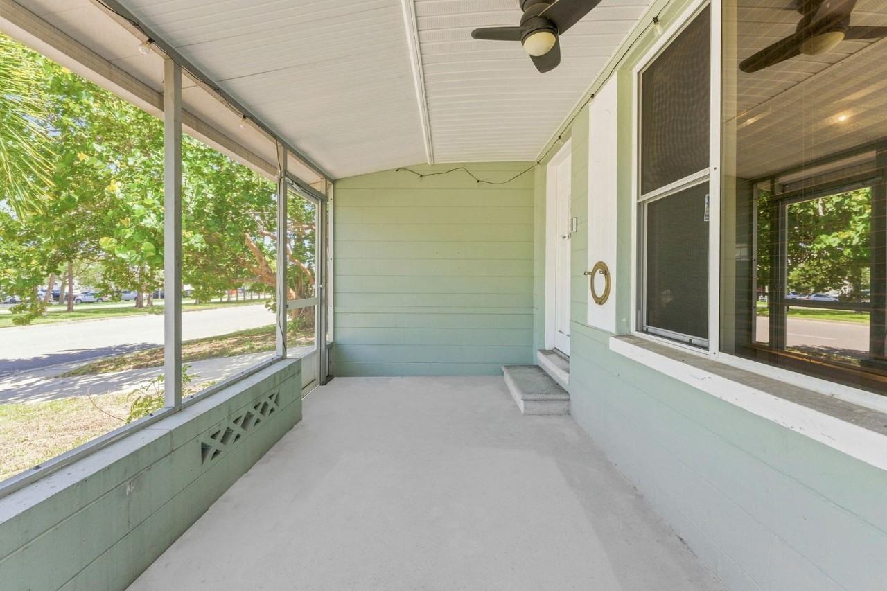 1840 54th Ave N - Photo 3 of 11