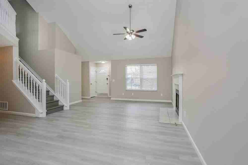 5673 Silver Spurs Ln - Photo 6 of 18
