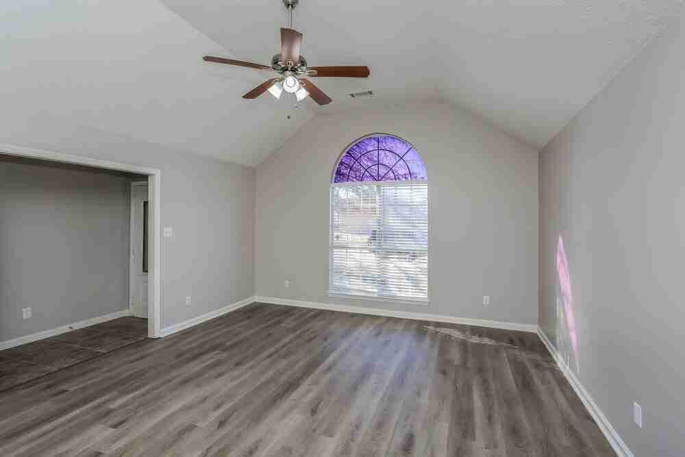 5912 Chadwell Rd - Photo 5 of 17