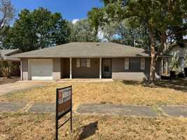 featured image of 2021 Elmhurst Dr