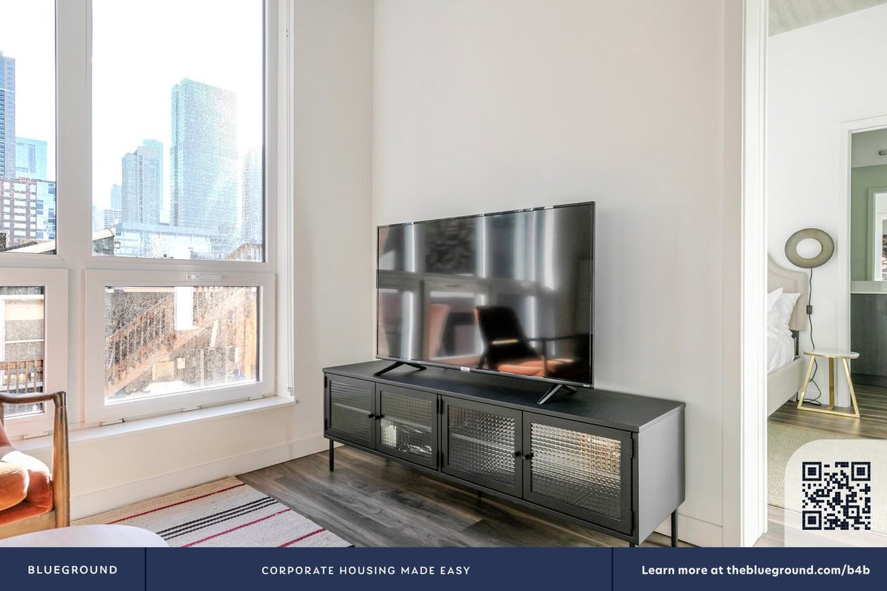61 West Erie Street - Photo 6 of 26