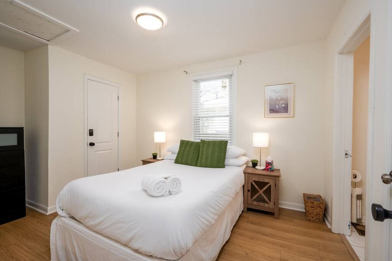 880 Blythe St #1608471P - Photo 6 of 19