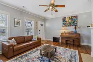 featured image of 725 Holly St