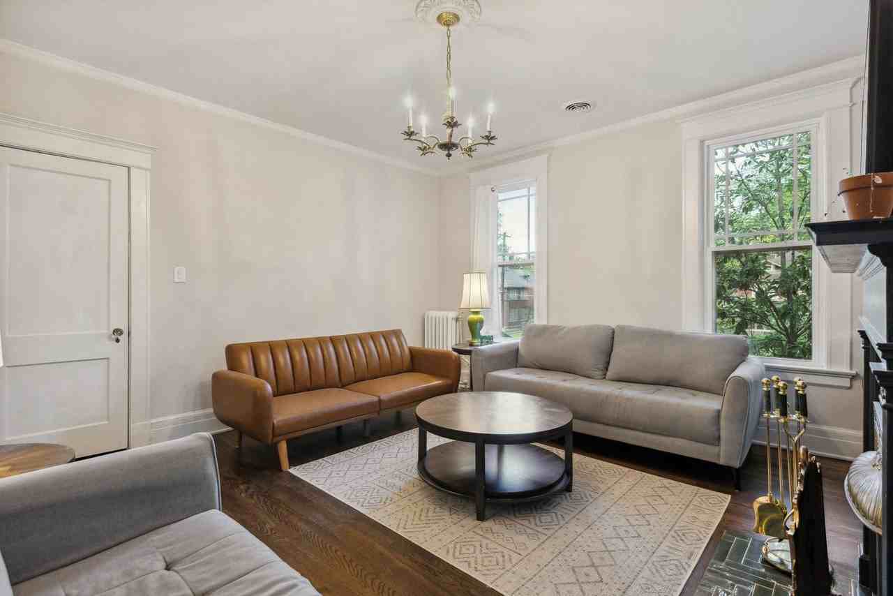 309 North McLean Boulevard - Photo 5 of 50