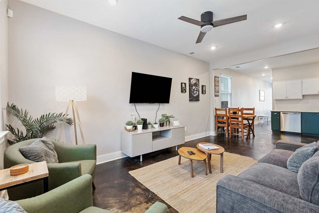 912 New York Street - Photo 3 of 50