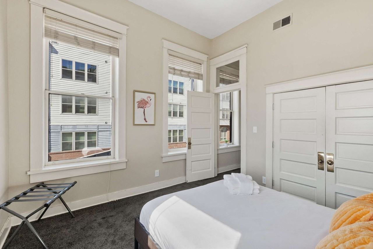 263 S Main St #1608478P - Photo 7 of 22