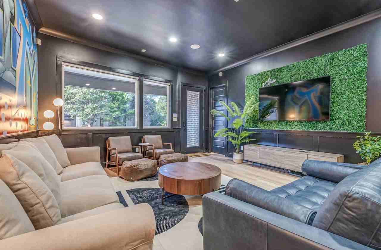 2283 Young Avenue - Photo 4 of 50
