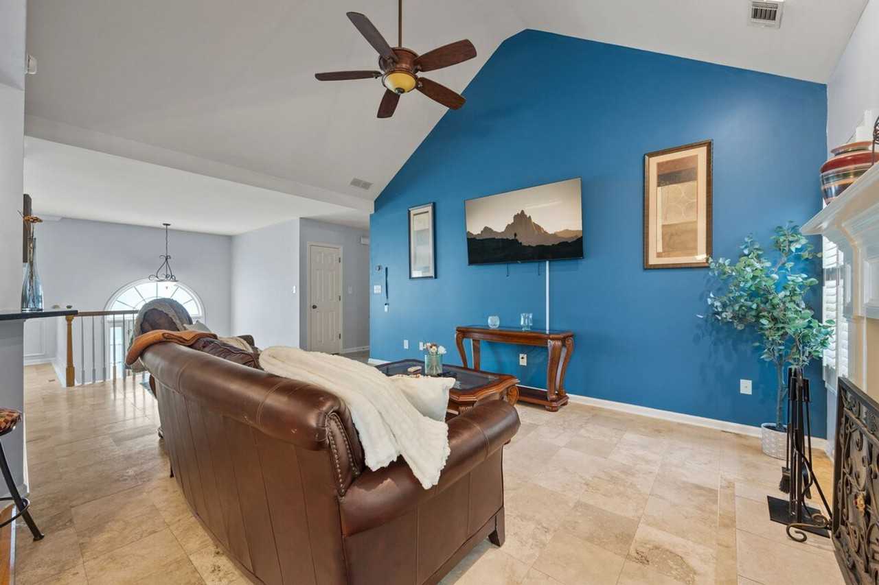 3613 Southland Drive Northeast - Photo 3 of 25