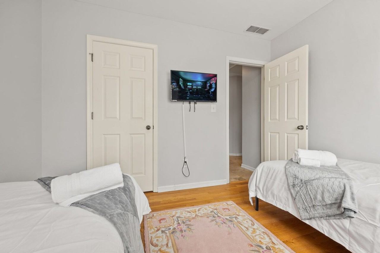 3613 Southland Drive Northeast - Photo 6 of 25