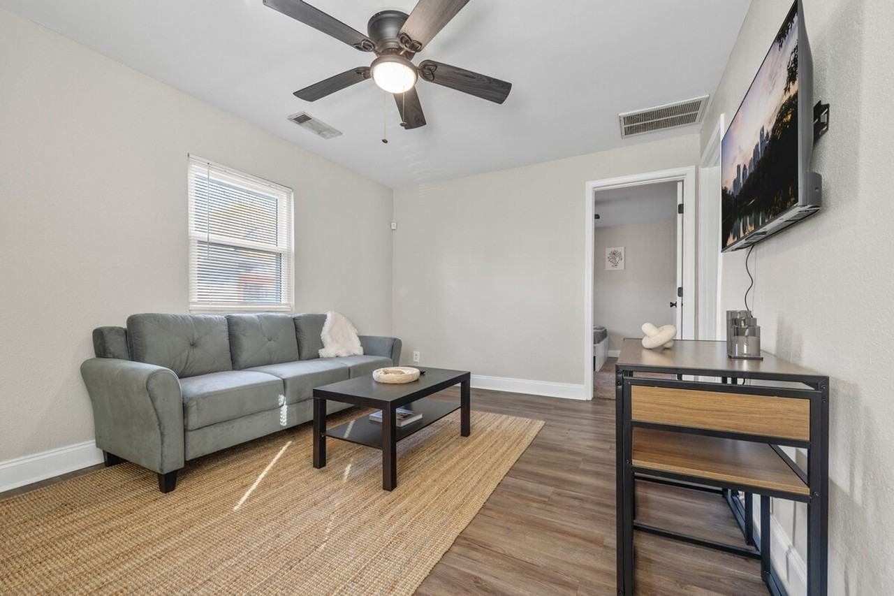 76 Haygood Ave Se #1609587P - Photo 2 of 20