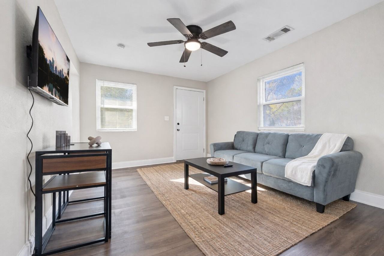 76 Haygood Ave Se #1609587P - Photo 3 of 20