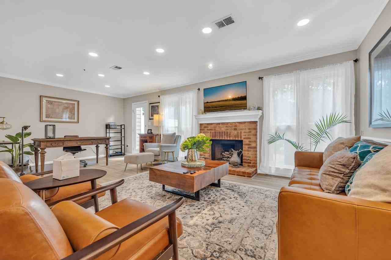 586 Saint James Walk Se #1609582P - Photo 3 of 30