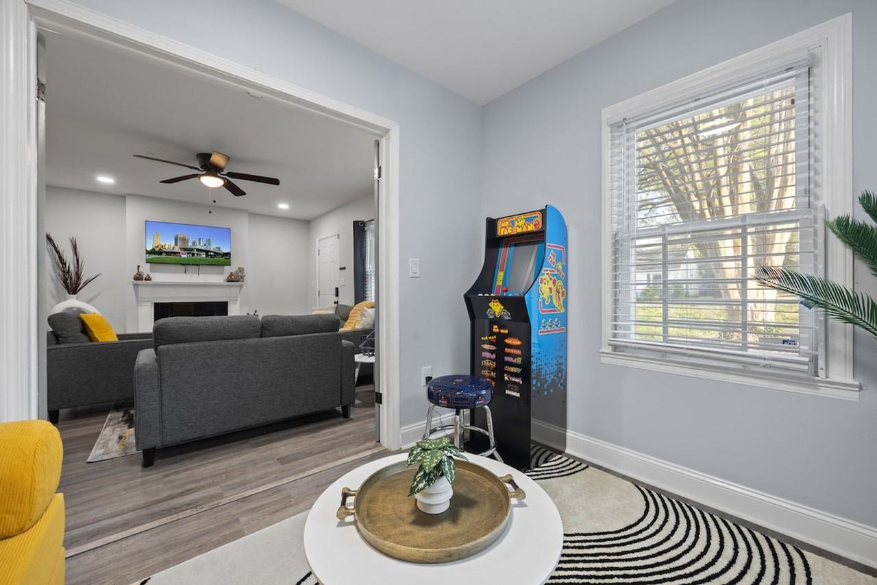 547 Erin Ave Sw #1609610P - Photo 4 of 25