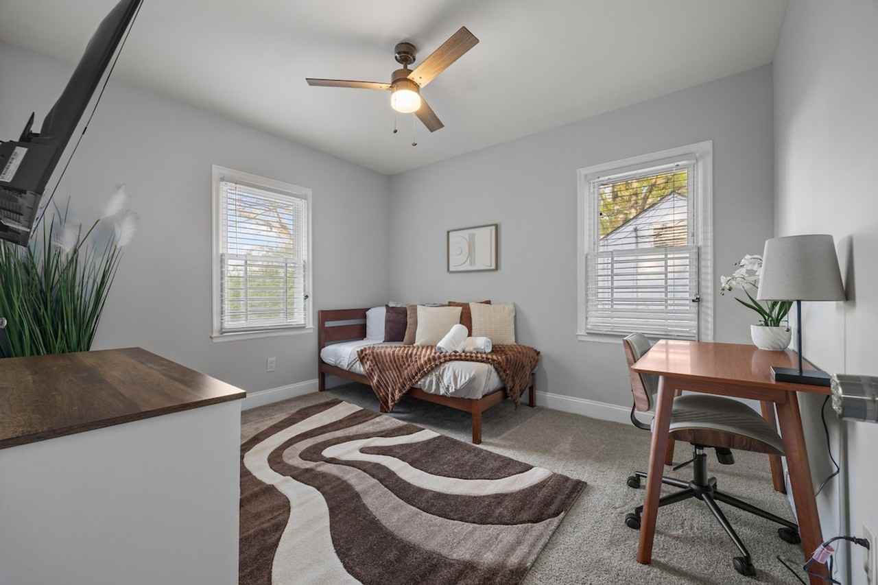 547 Erin Ave Sw #1609610P - Photo 7 of 25