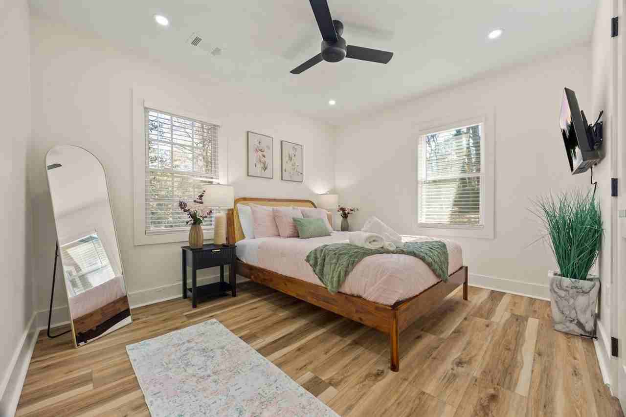 1550 Mayflower Avenue Southwest - Photo 7 of 35