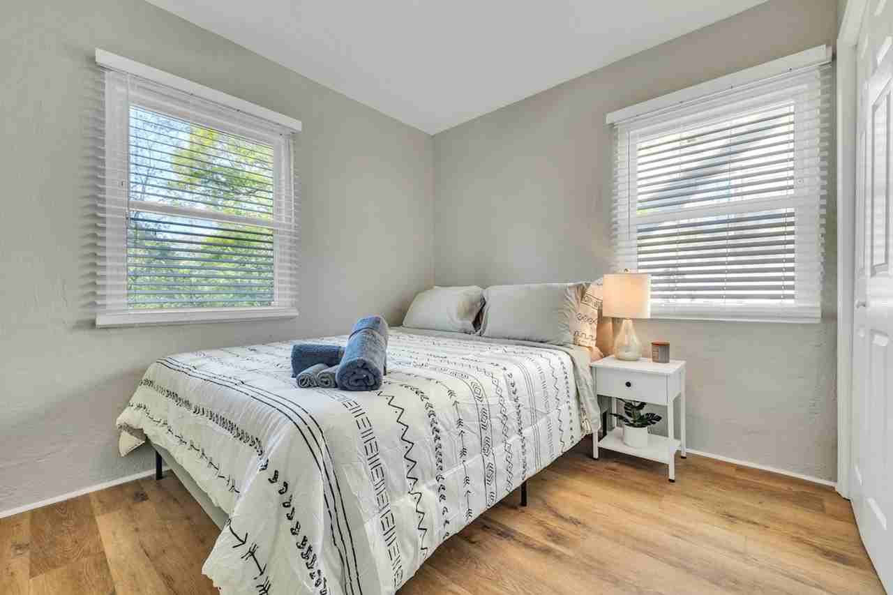 153 South Ave Se #1609626P - Photo 3 of 19