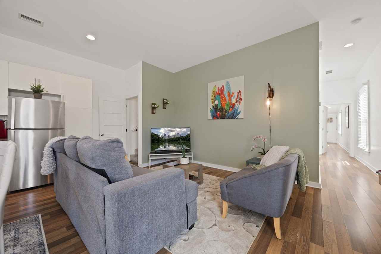 906 Allene Ave Sw #1609628P - Photo 3 of 27