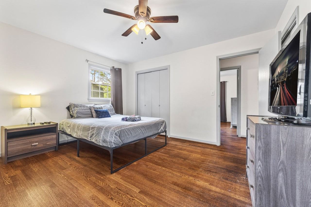 2523 Ben Hill Rd #1609632P - Photo 4 of 17