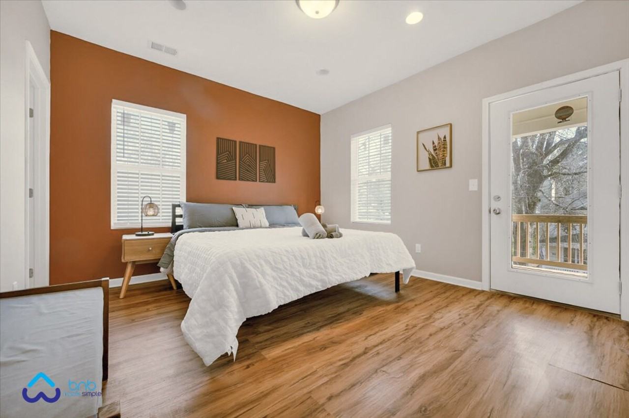 945 Palmetto Ave Sw #1609605P - Photo 3 of 49