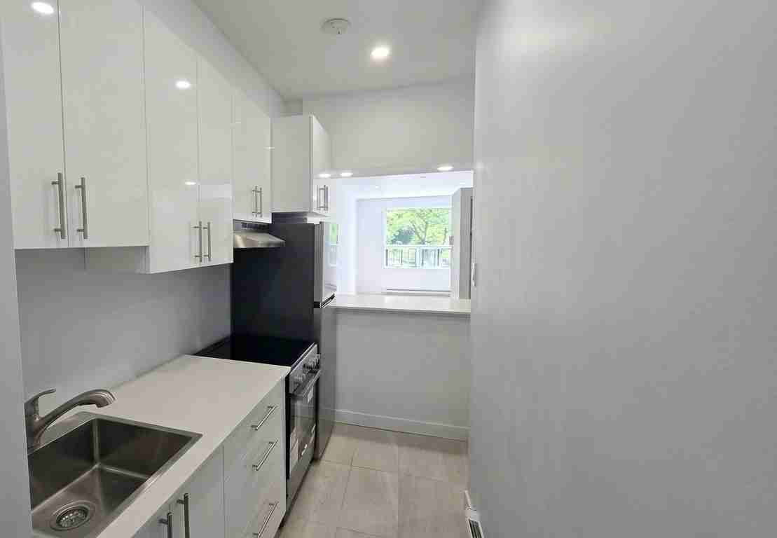 4601 Avenue du Parc - Photo 4 of 5
