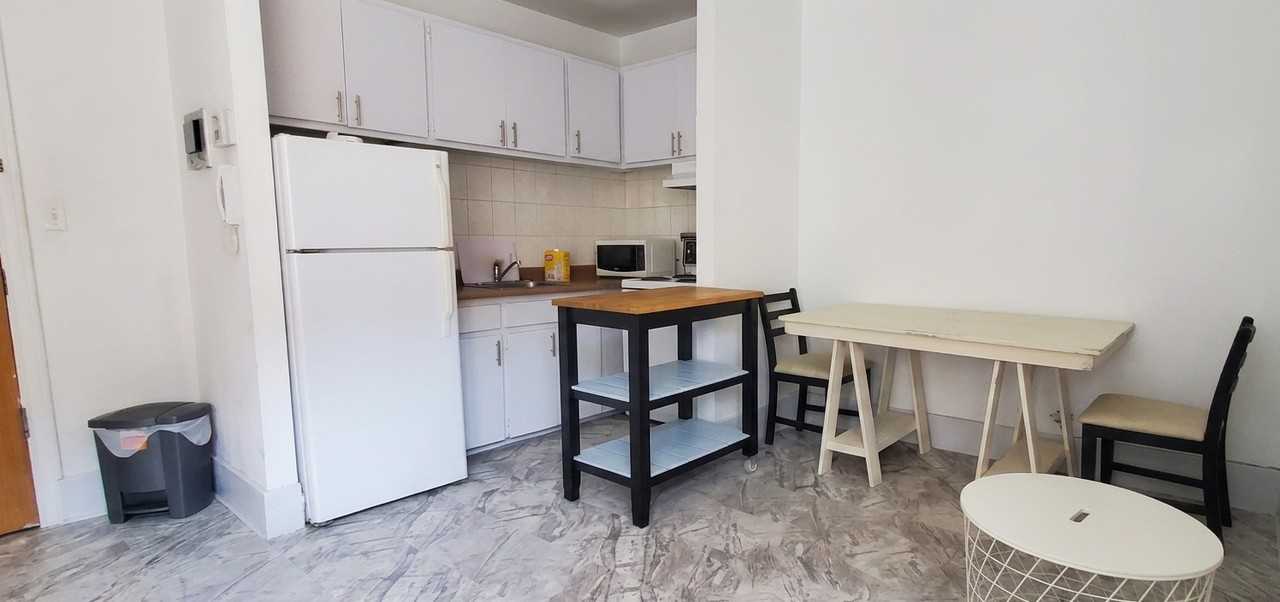 1563 Avenue du Docteur-Penfield #14 - Photo 3 of 5