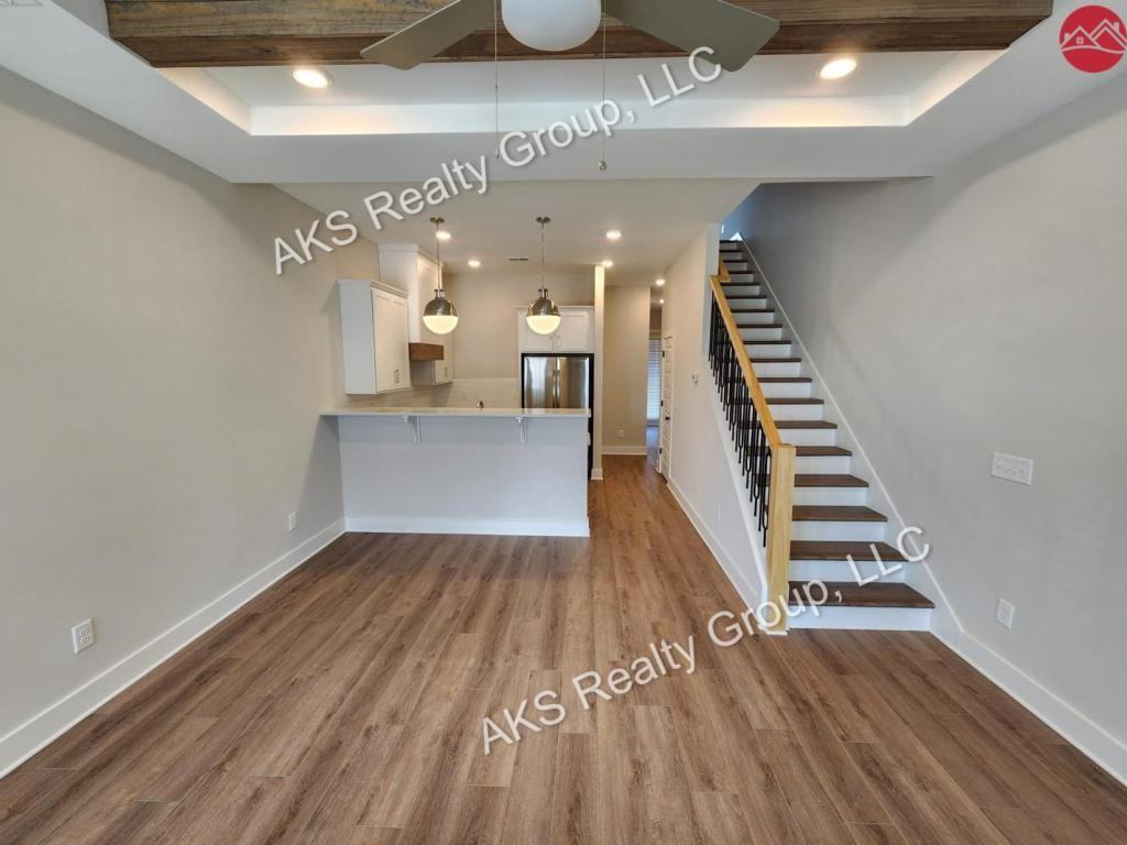 1034 Windsor Dr - Photo 3 of 17