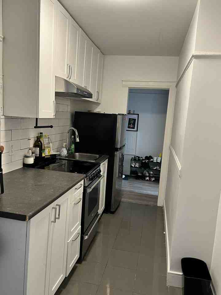 210 Wychwood Ave - Photo 3 of 6