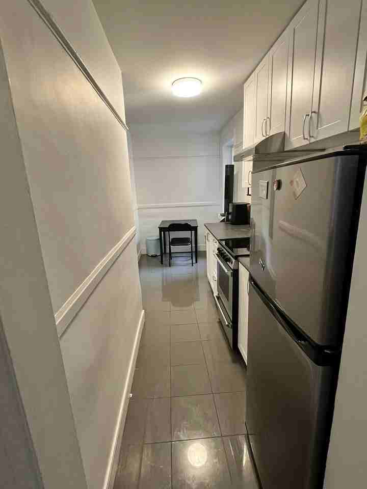 210 Wychwood Ave - Photo 4 of 6