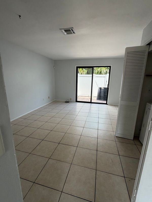 4641 Sw Santa Barbara Pl ##4 - Photo 4 of 17