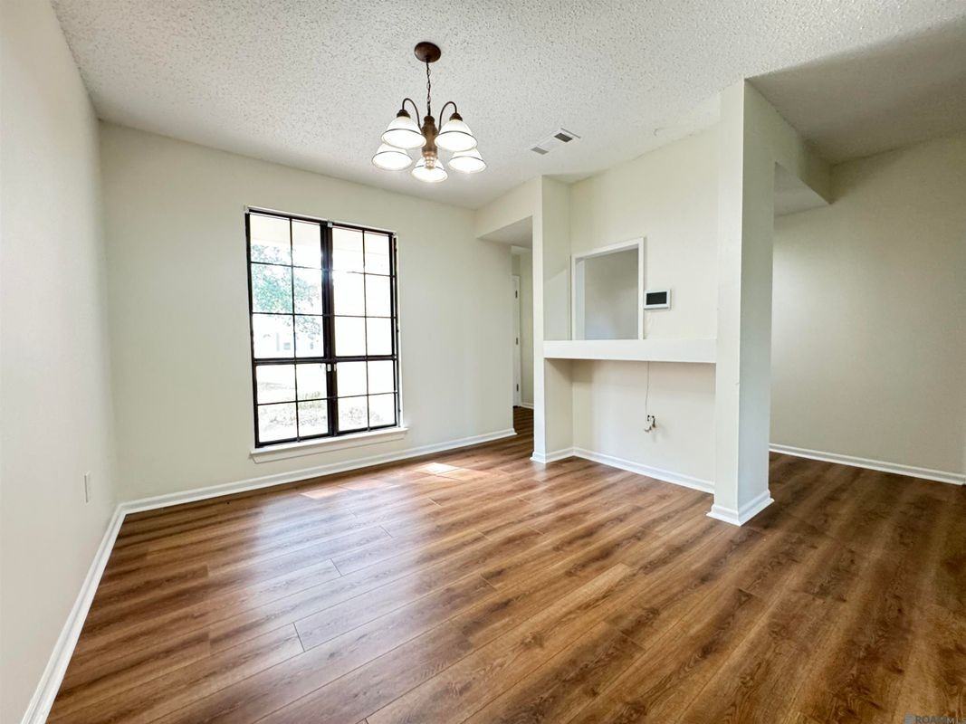 1732 Manor Oak Dr - Photo 4 of 17