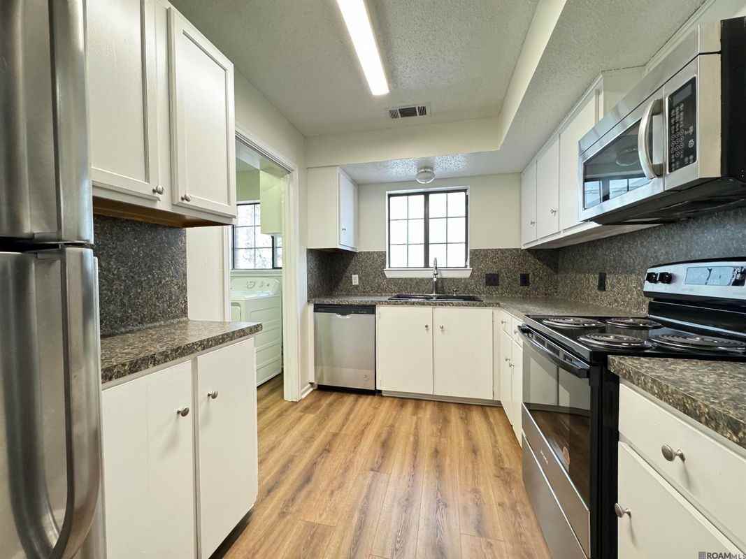 1732 Manor Oak Dr - Photo 6 of 17