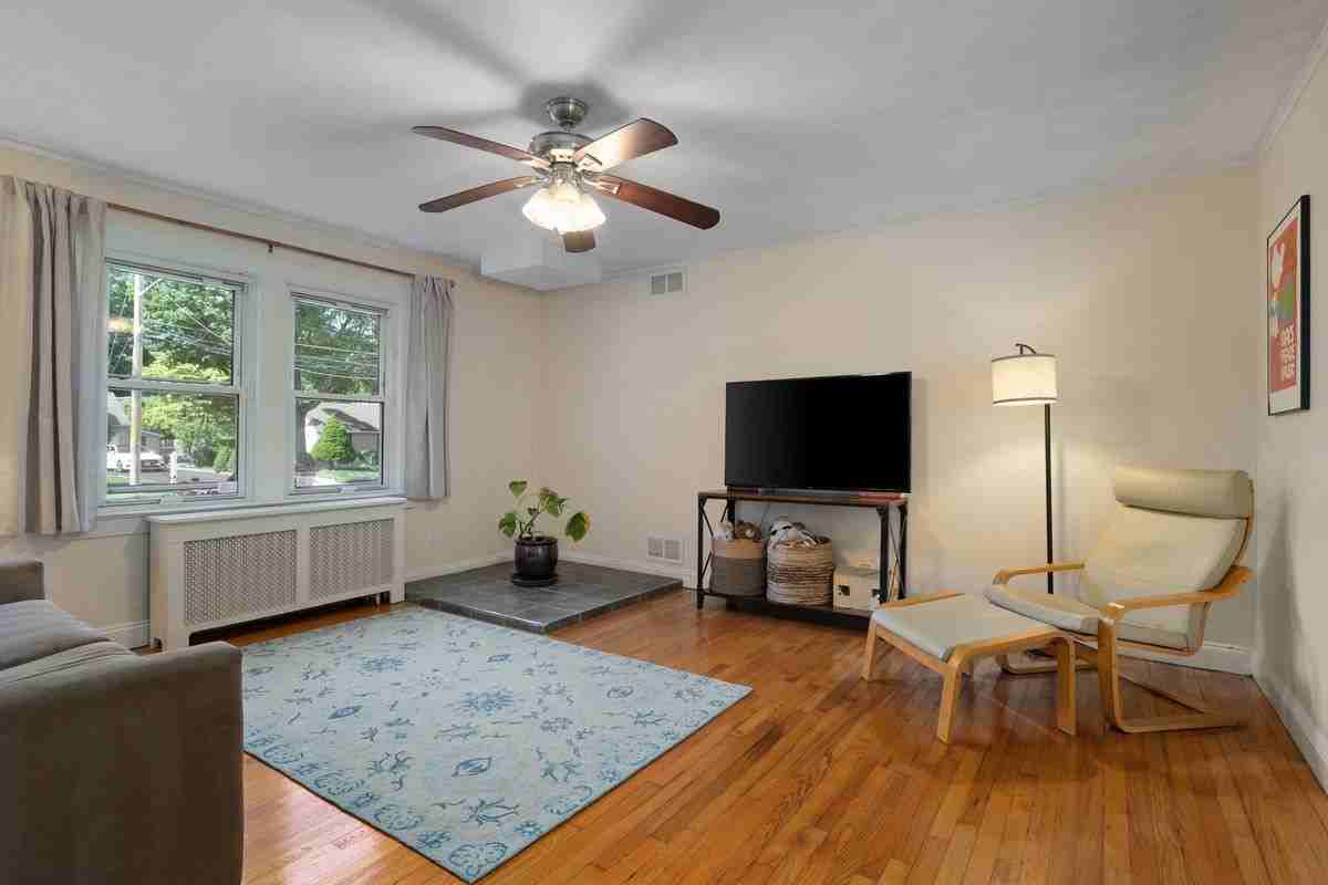 12 Ingersoll St - Photo 3 of 22