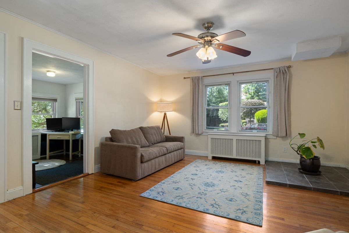 12 Ingersoll St - Photo 4 of 22