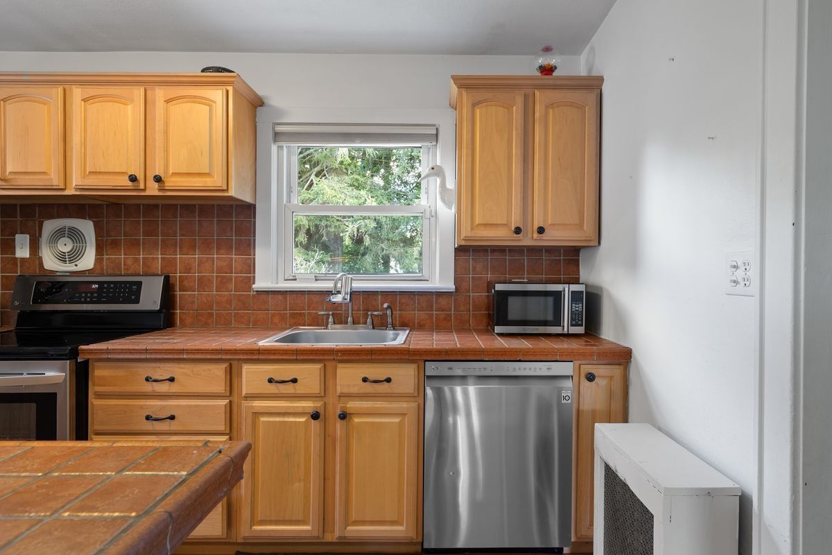 12 Ingersoll St - Photo 7 of 22