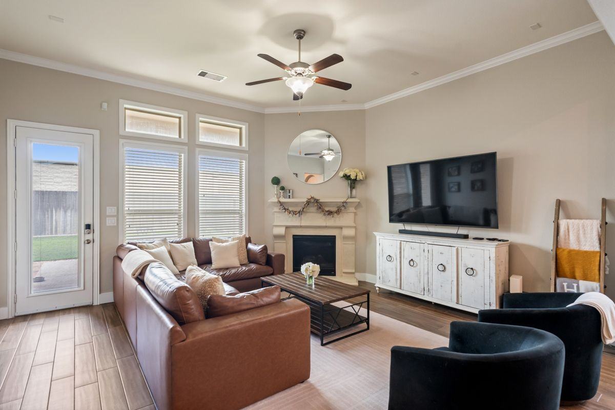 9319 Dochfour Ln - Photo 4 of 10