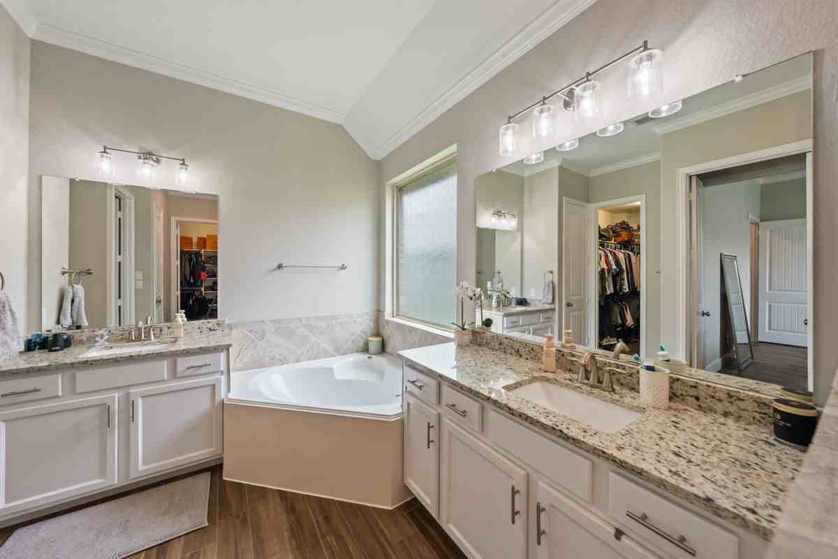 9319 Dochfour Ln - Photo 6 of 10