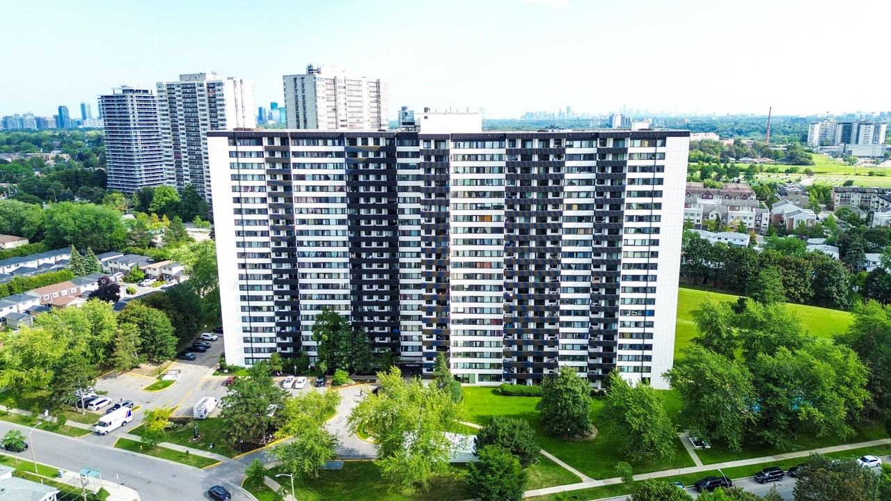 300 Antibes Drive - Photo 3 of 26